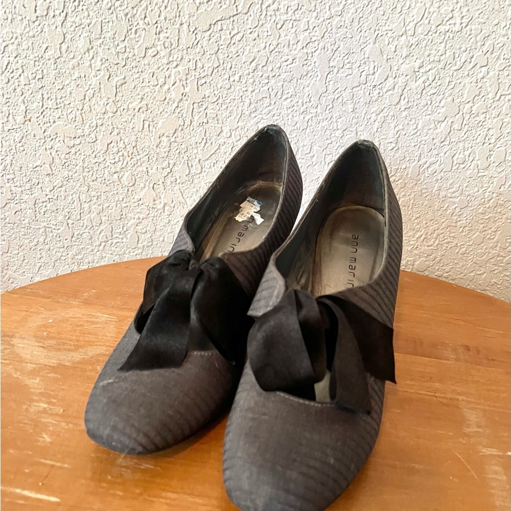 Ann Marino Black Heels with Bow Accent